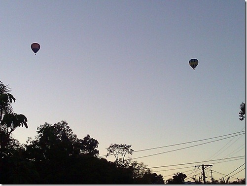 Balloons at dawn. Photo by Nic Freeman