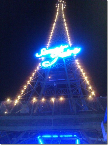 Mini Eiffel Tower at Rue de Paris, Park Rd Mitlon. Photo by Nic Freeman