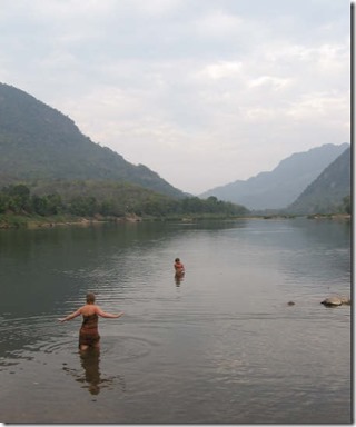 nic-washing-in-nam-ou