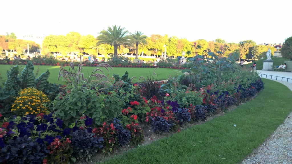 jardin du luxembourg Paris flowers