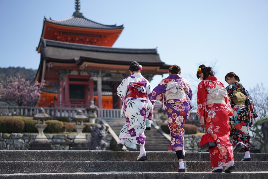 Kimono tourits at temple Kyoto